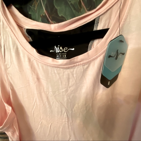 🆕 LulaRoe Strong Relaxed Workout Tank - Picture 3 of 4